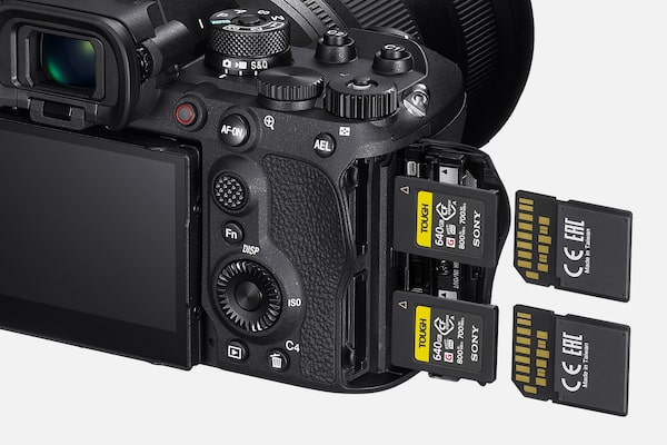 Product image of the camera with CFexpress cards and SD cards